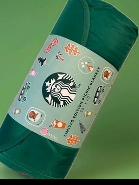 NWT, Starbucks  Picnic Travel Reversable  Blanket, With Shoulder Strap 55×70